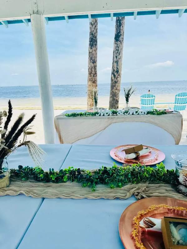 Waterfront Sweetheart Table